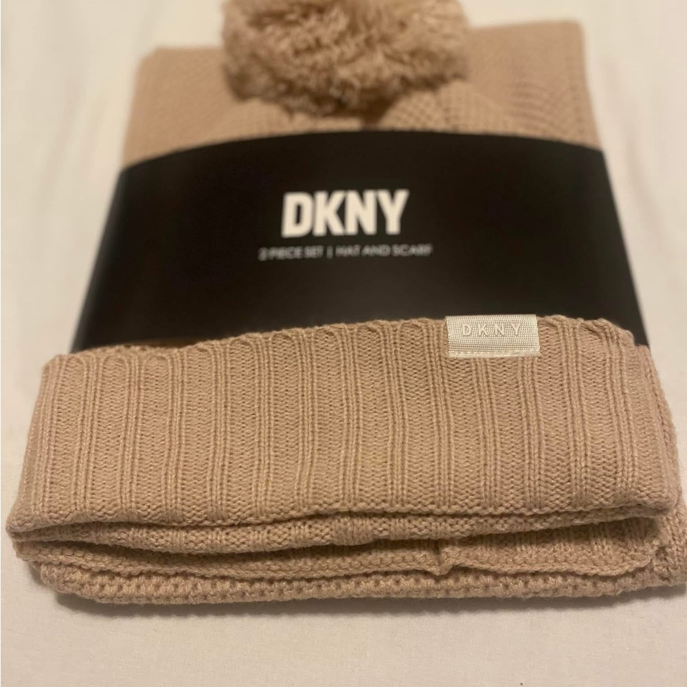 Never worn. Smoke and pet free home